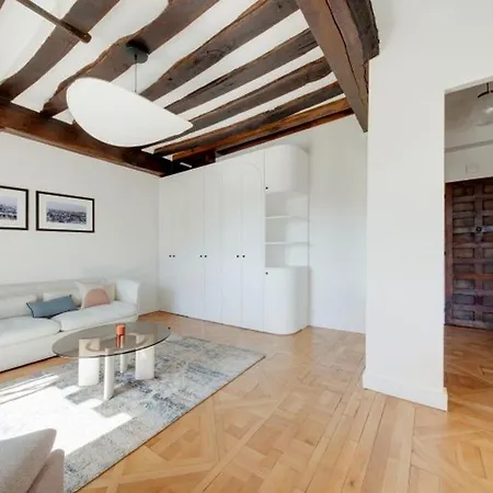 Appartement Duplex In The Old Chaulnes Mansion
